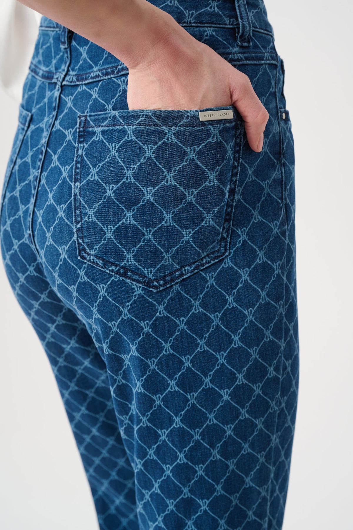 Joseph Ribkoff | Featherweave Denim Strip-Dye Straight Classic Jeans 263906