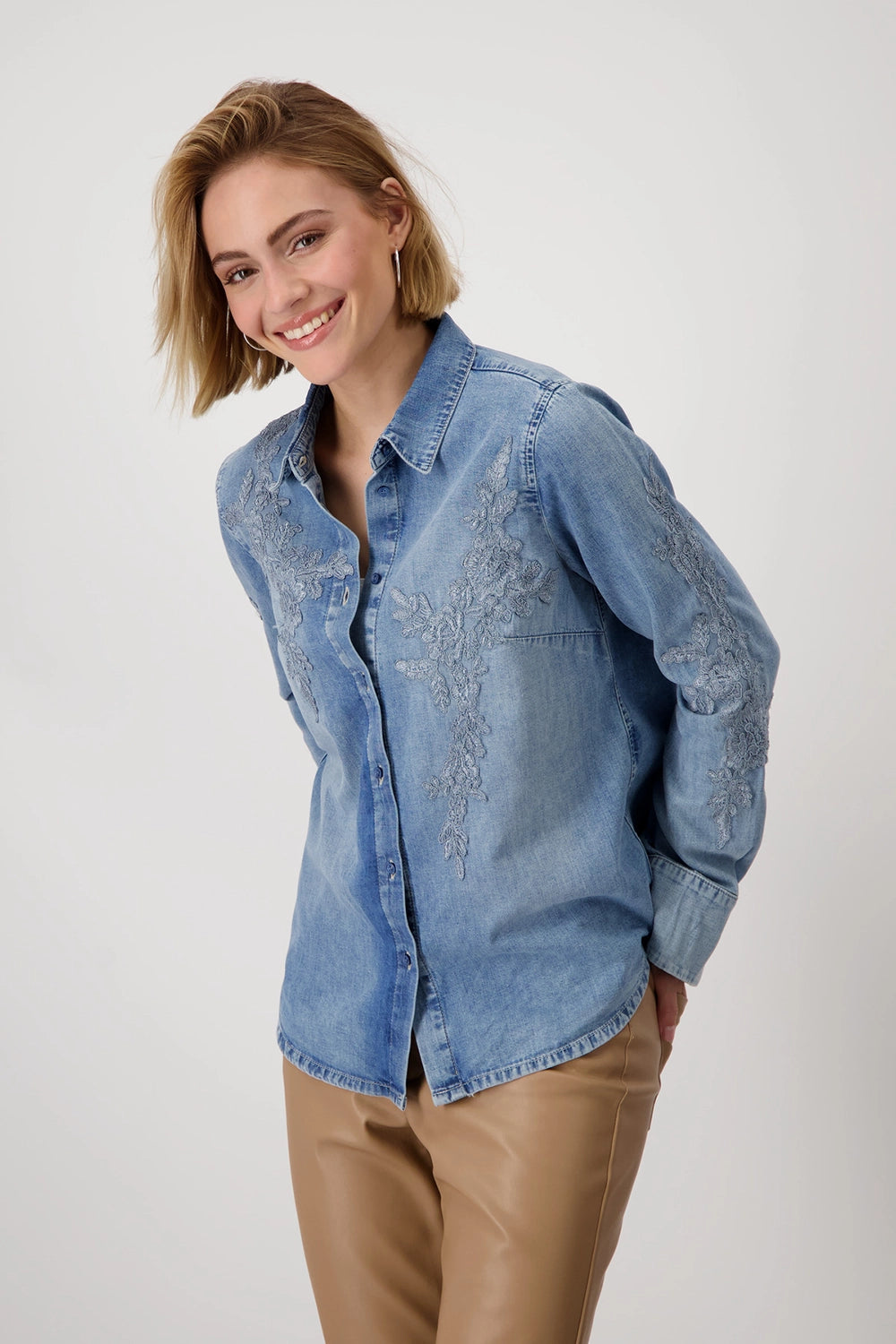 MONARI | DENIM SHIRT WITH APPLIQUÉ - JEANS 409492