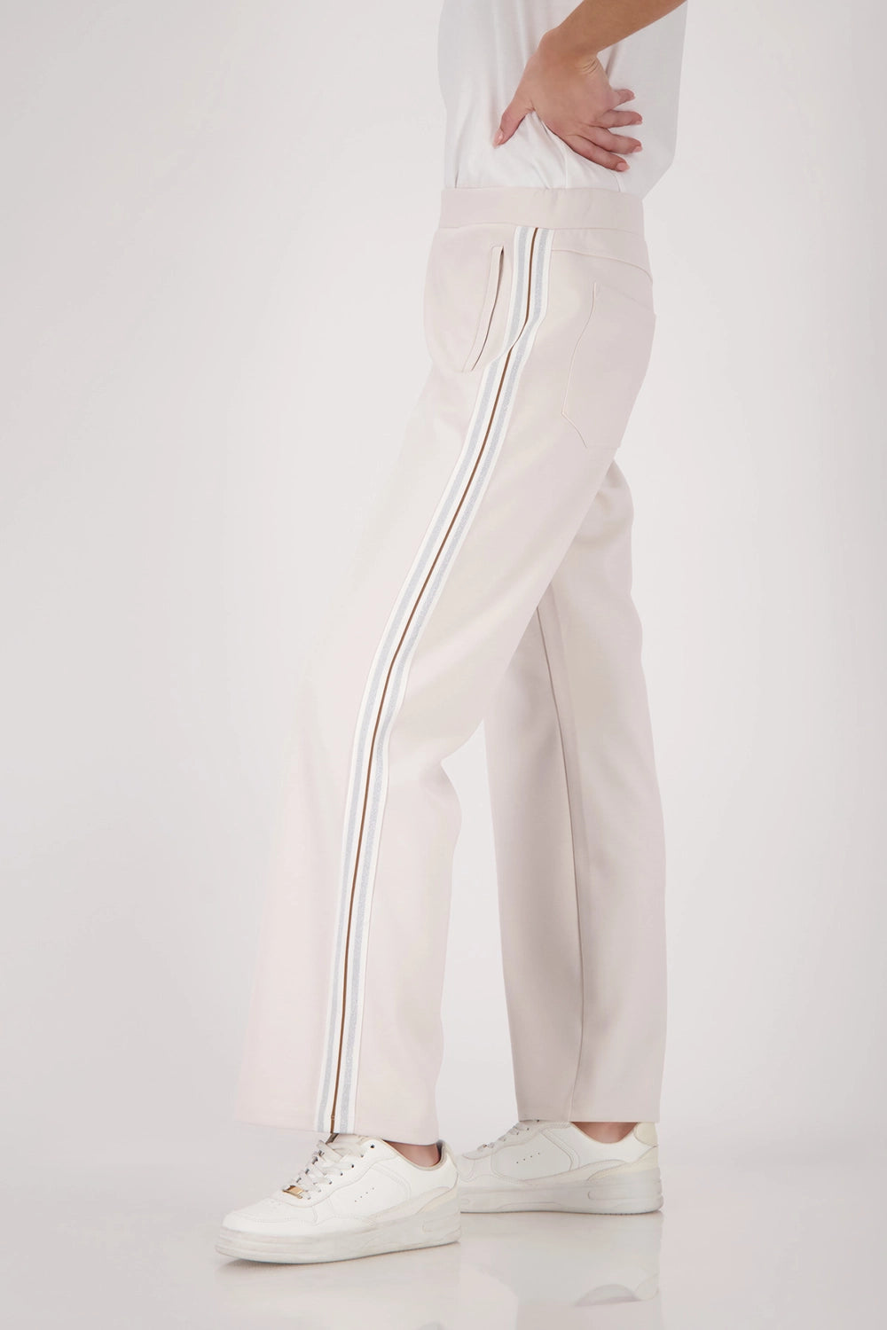 MONARI | JOGGERS WITH LUREX STRIPES - CHAMPAGNE BEIGE 410336