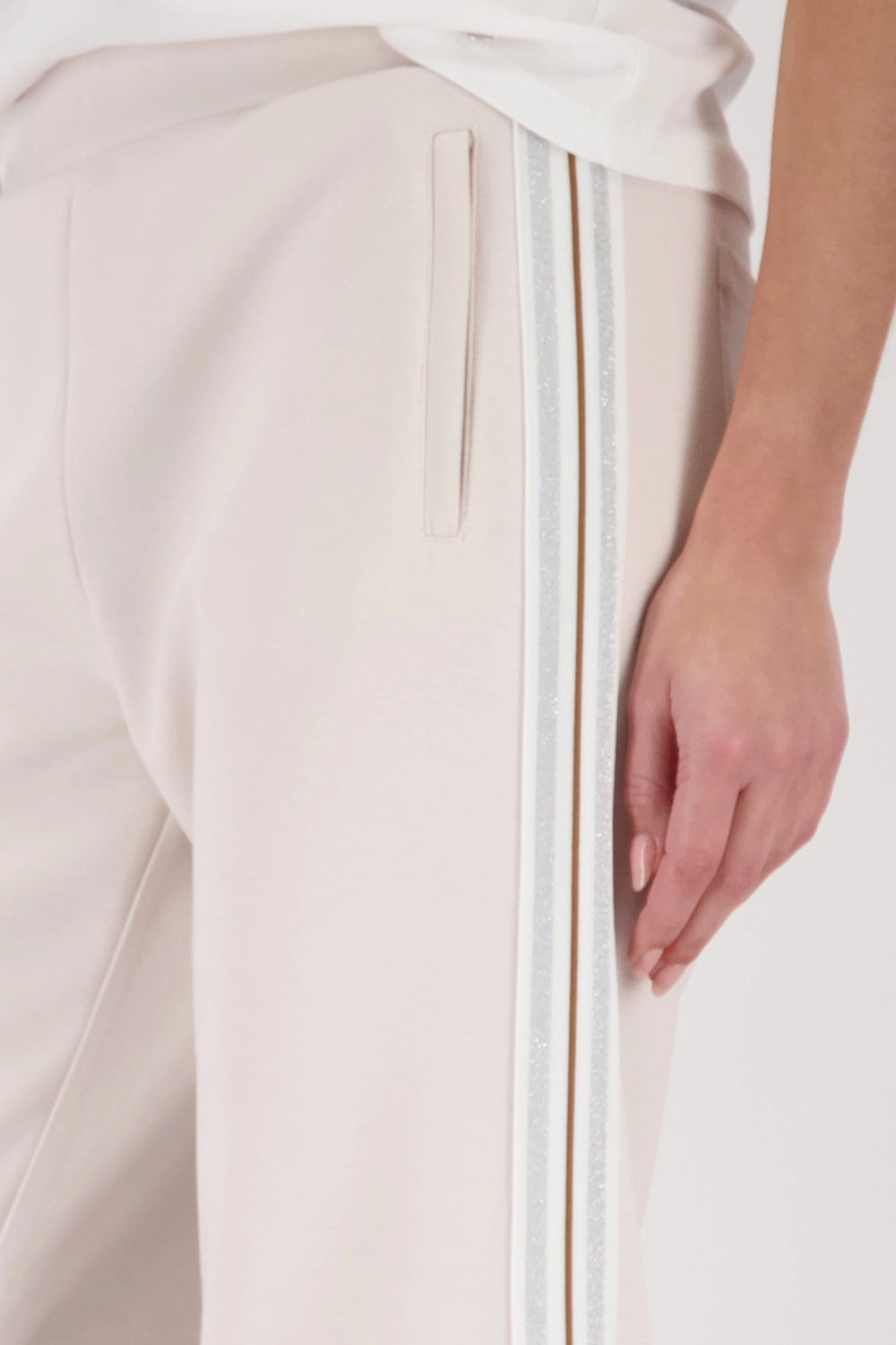MONARI | JOGGERS WITH LUREX STRIPES - CHAMPAGNE BEIGE 410336