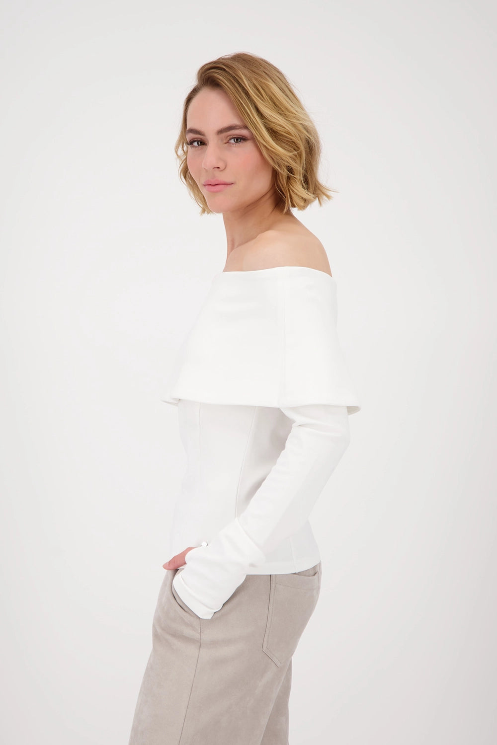 MONARI | SWEATSHIRT WITH CARMEN NECKLINE - OFF-WHITE 808810