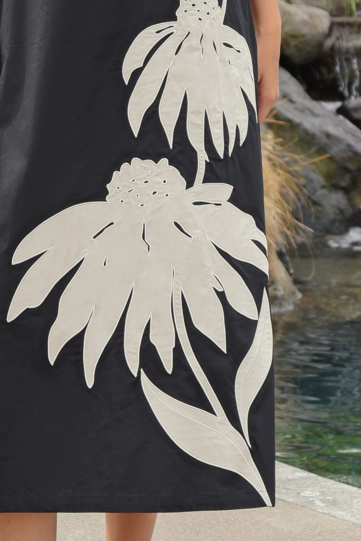 COOP | THREE-MENDOUS BLOOMS DRESS - BLACK & CREAM