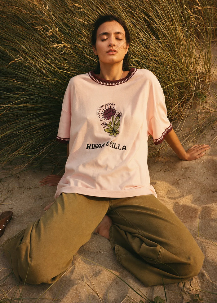 Kinga Csilla | Loto Allora Tee