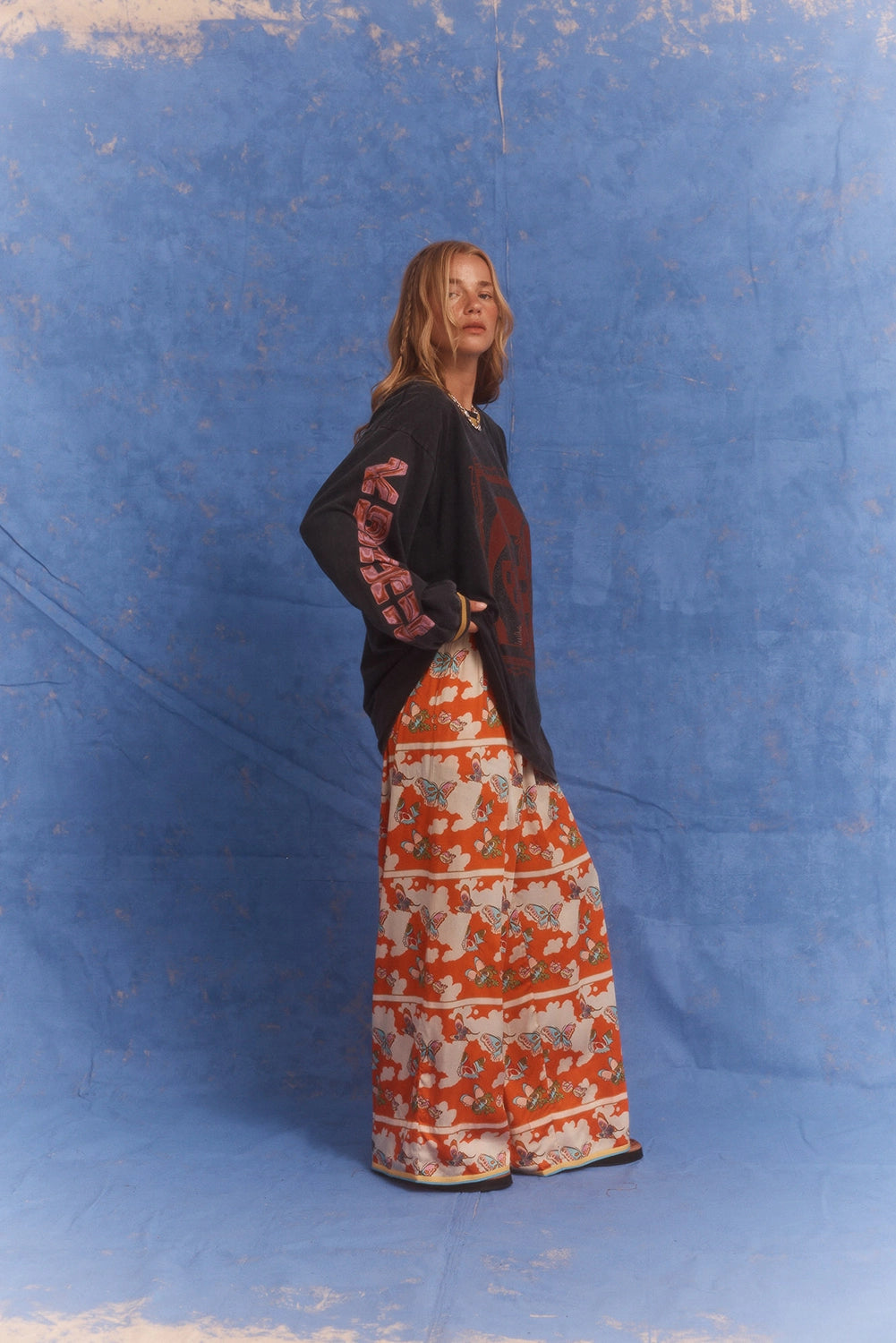 Kinga Csilla | Love Potion Roses Tee