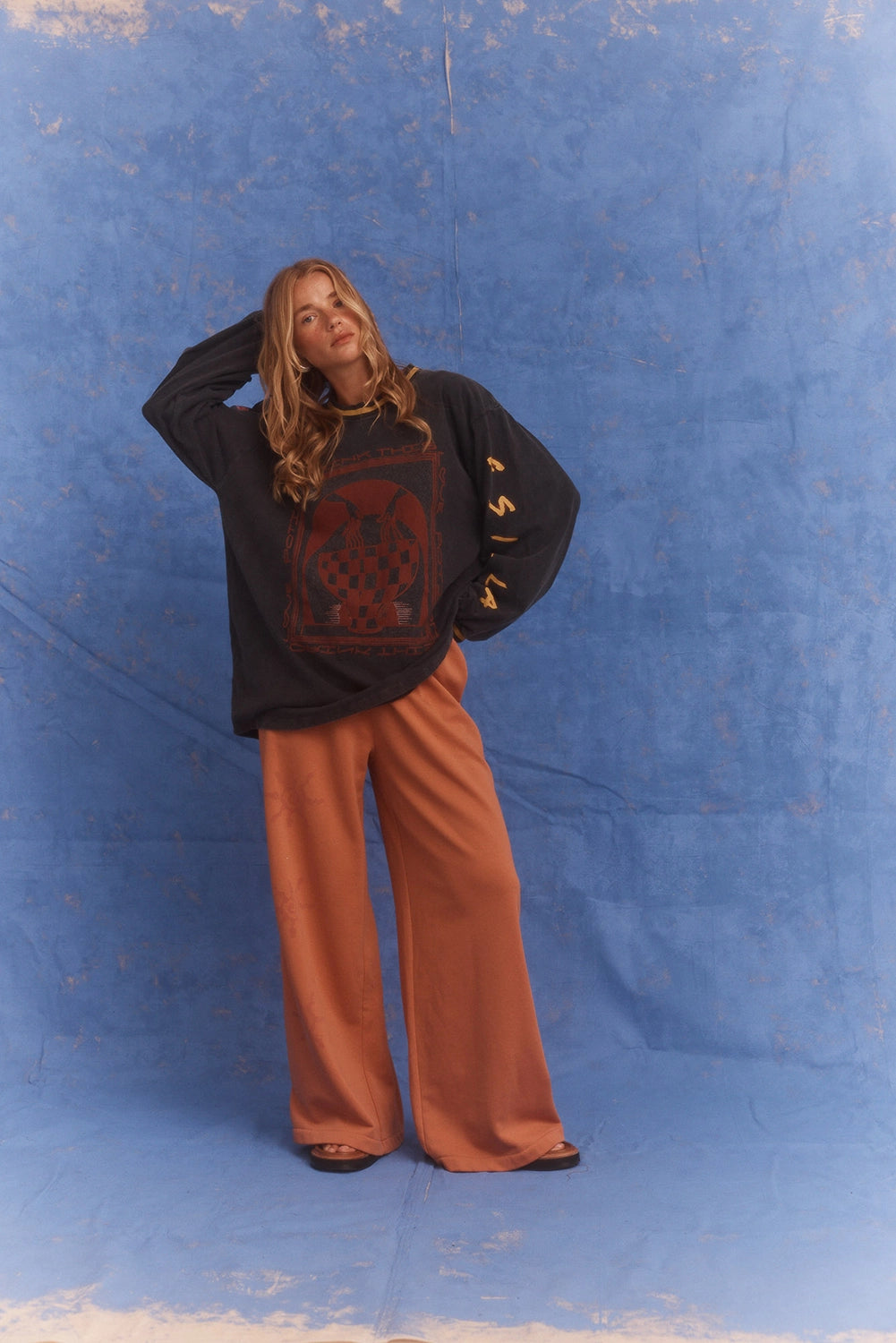 Kinga Csilla | Love Potion Roses Tee