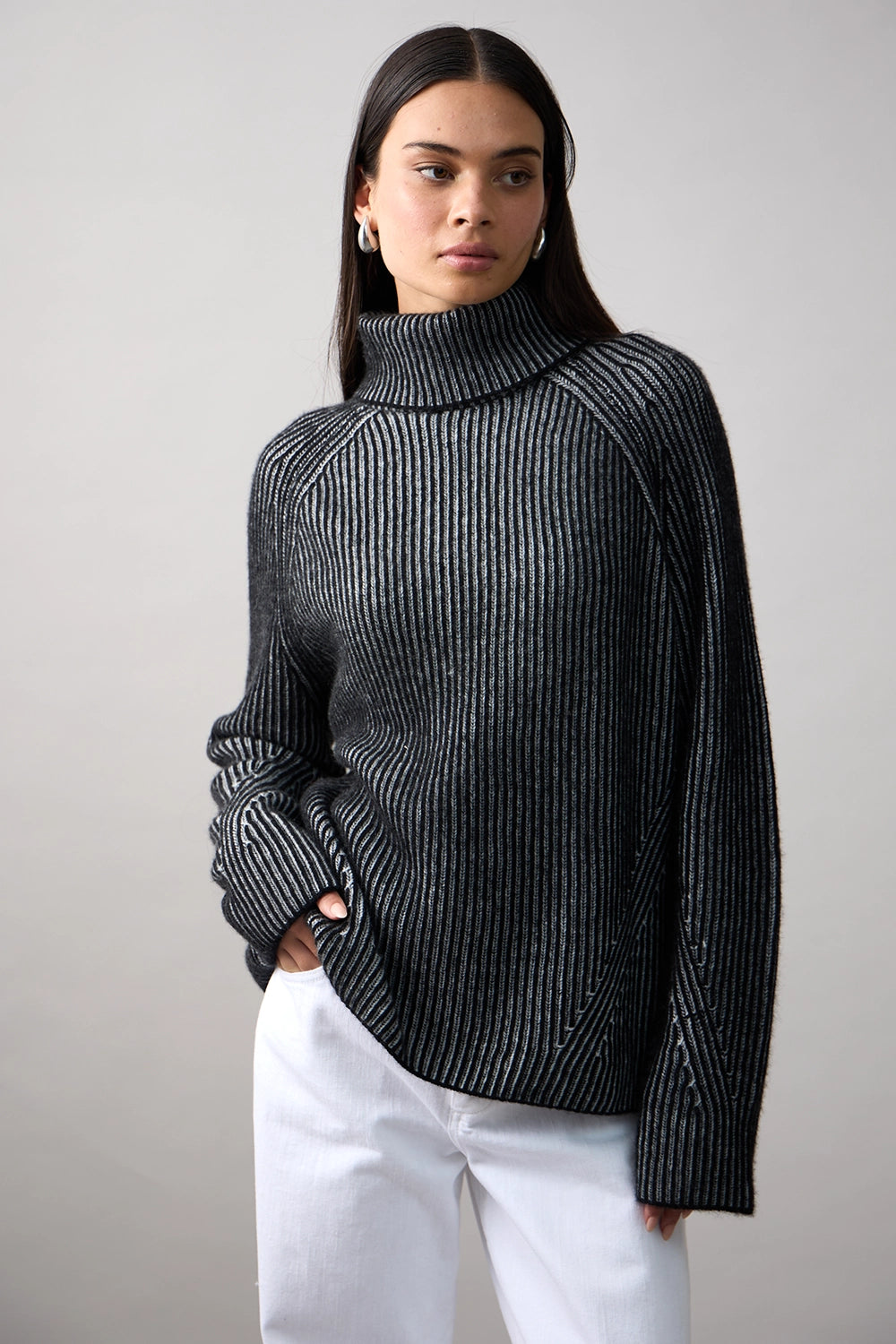 Mia Fratino | Ren Rollneck - Jet Black/Foggy