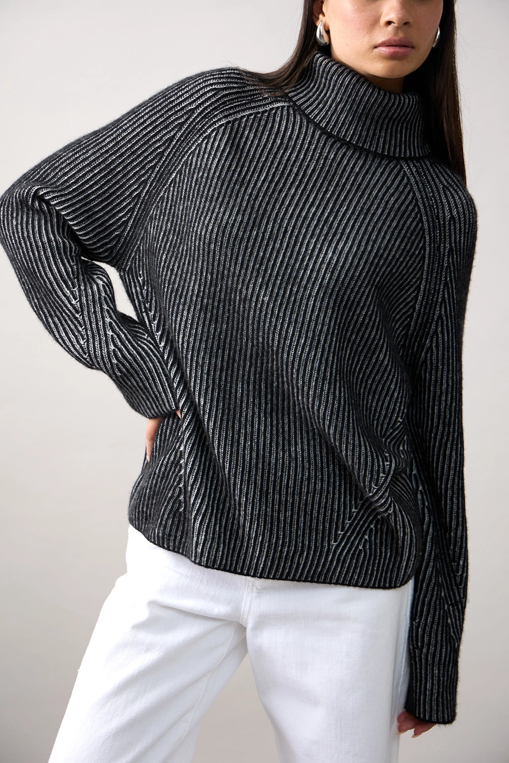 Mia Fratino | Ren Rollneck - Jet Black/Foggy